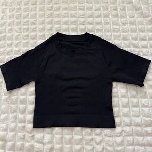 Alala Medium Black Fitted Cropped Tee Top ~ Crop Athletic Athleisure